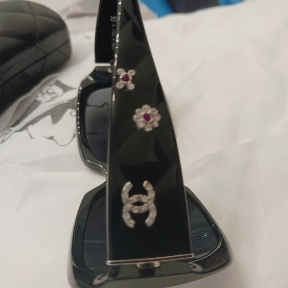 Authentic Chanel crystal sunglasses. - Picture 7 of 16